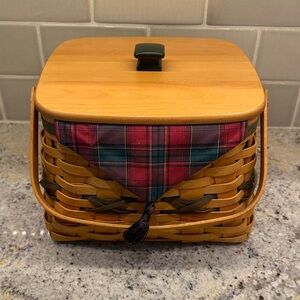 Woven Picnic Basket with Plaid Lining Christmas Deck The Halls Basket